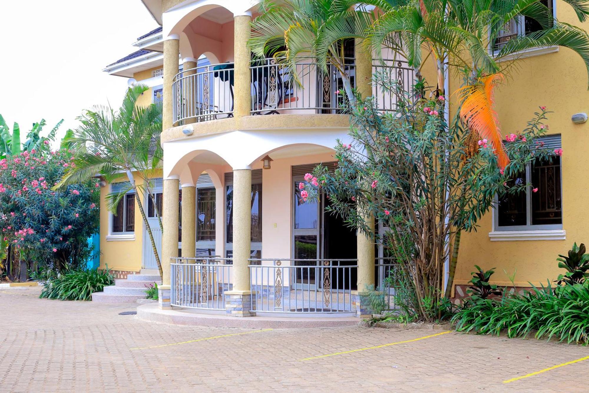 Palace 3*